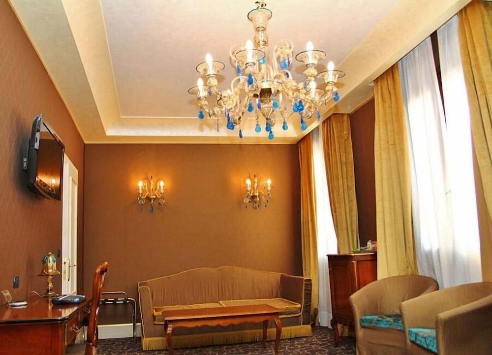Pesaro Palace 6/60