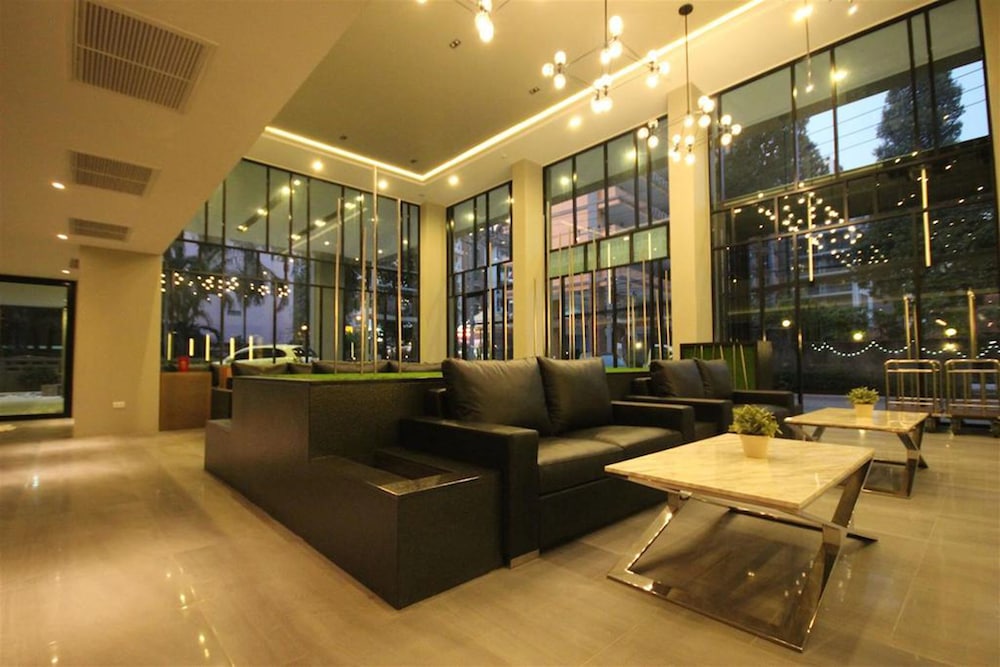 Season Five Hotel 44/53