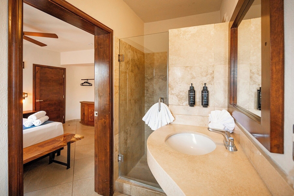 Club Del Moro Hotel Suites 70/72
