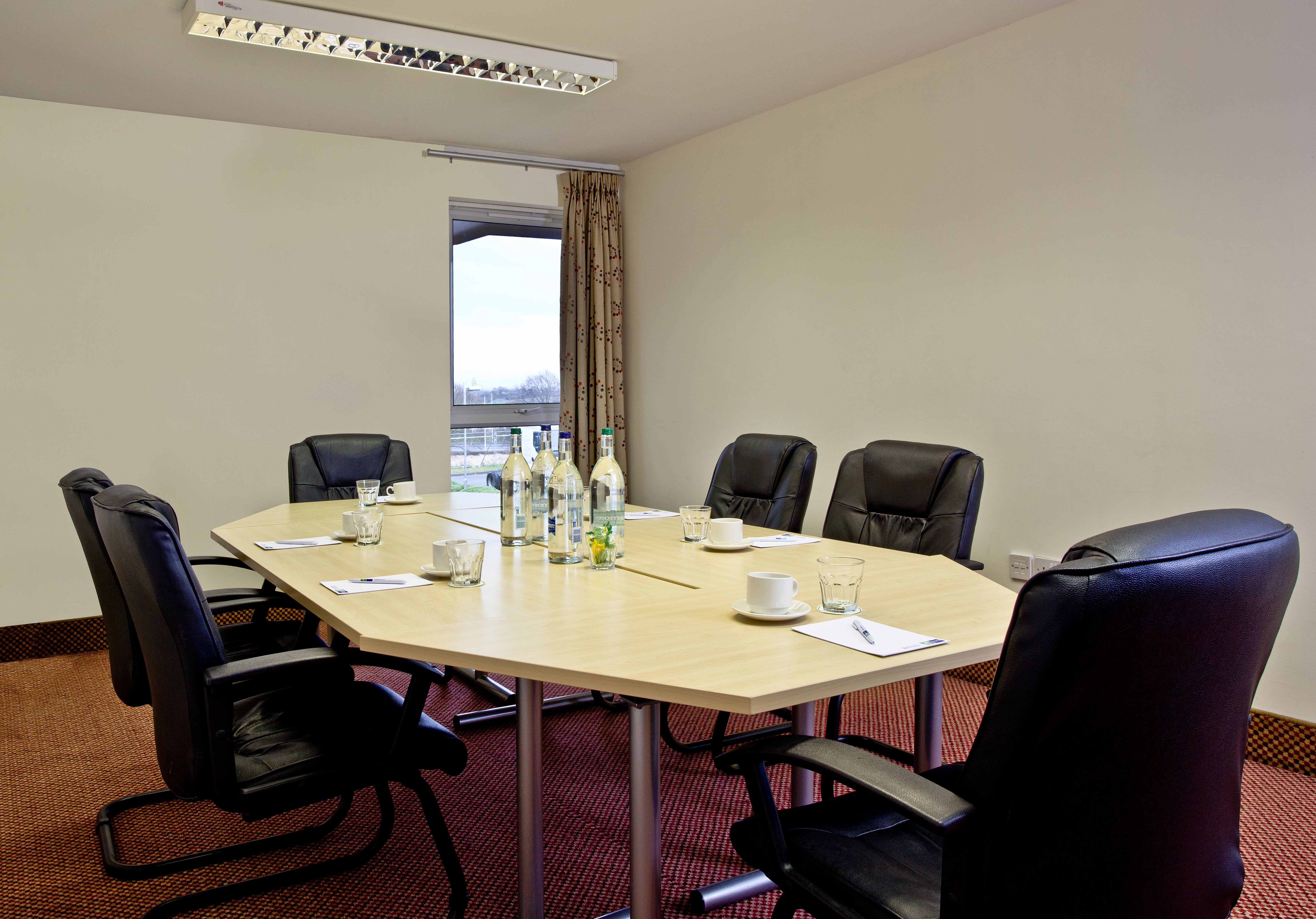 HOLIDAY INN EXPRESS SHREWSBURY 22/40