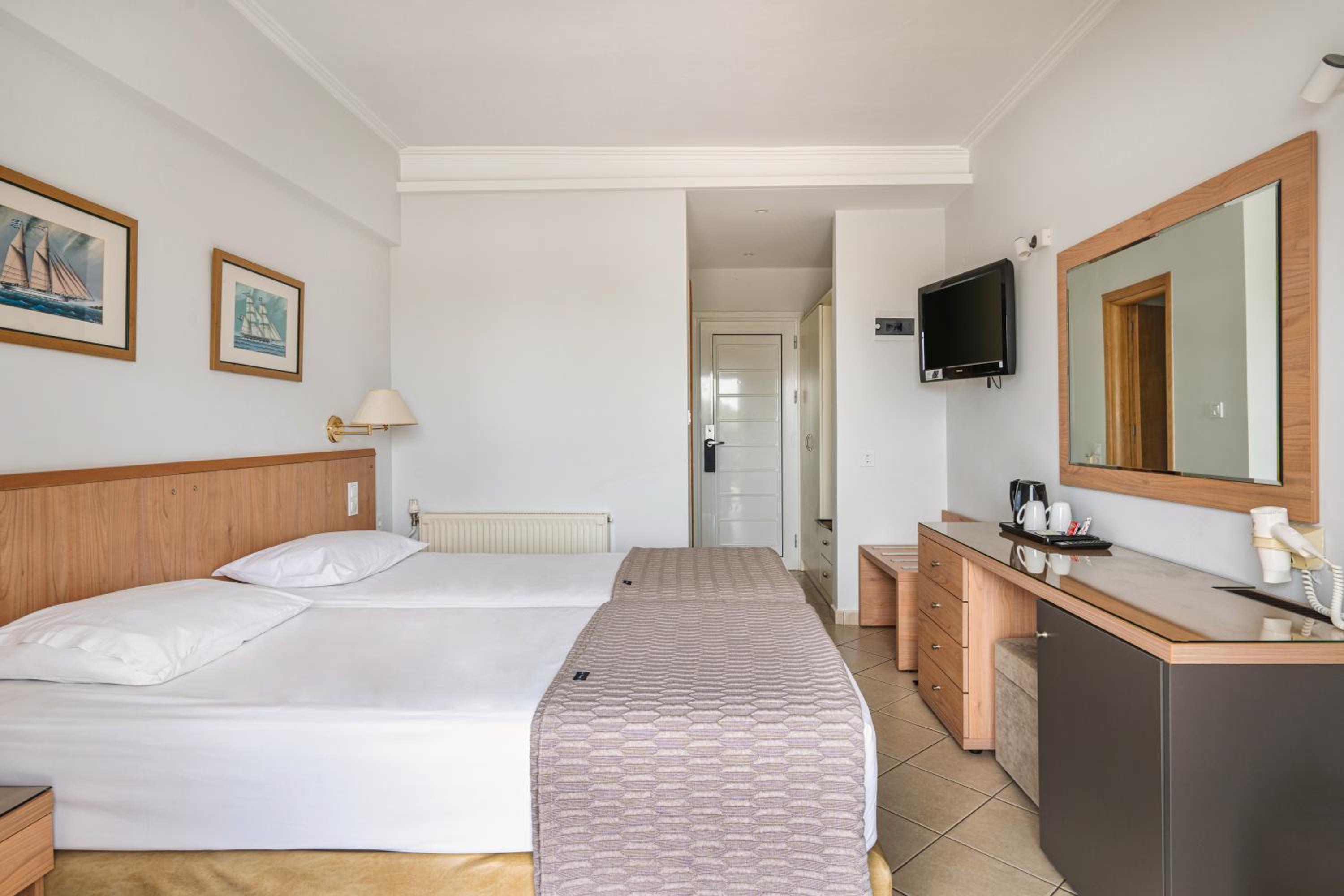 Danae Hotel 9/49