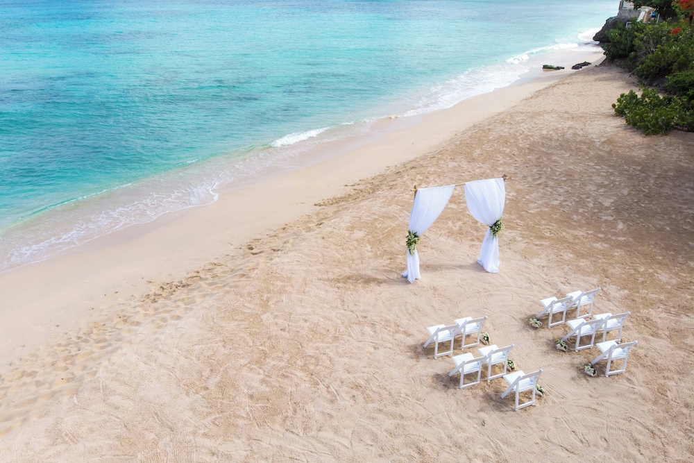 Crystal Cove by Elegant Hotels - All-Inclusive 44/50