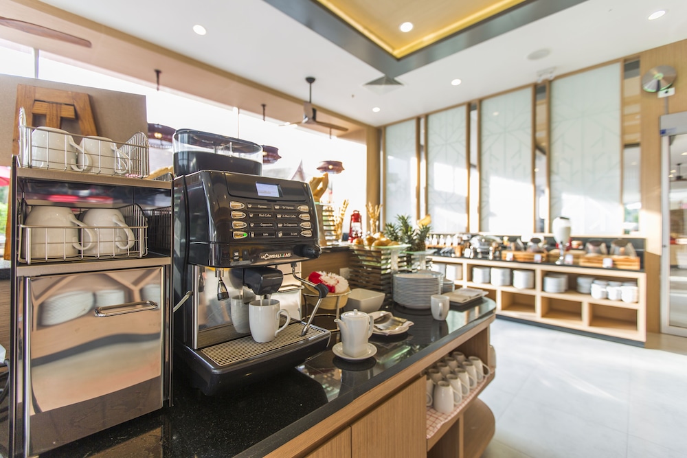 Ramada By Wyndham Phuket Deevana 46/70