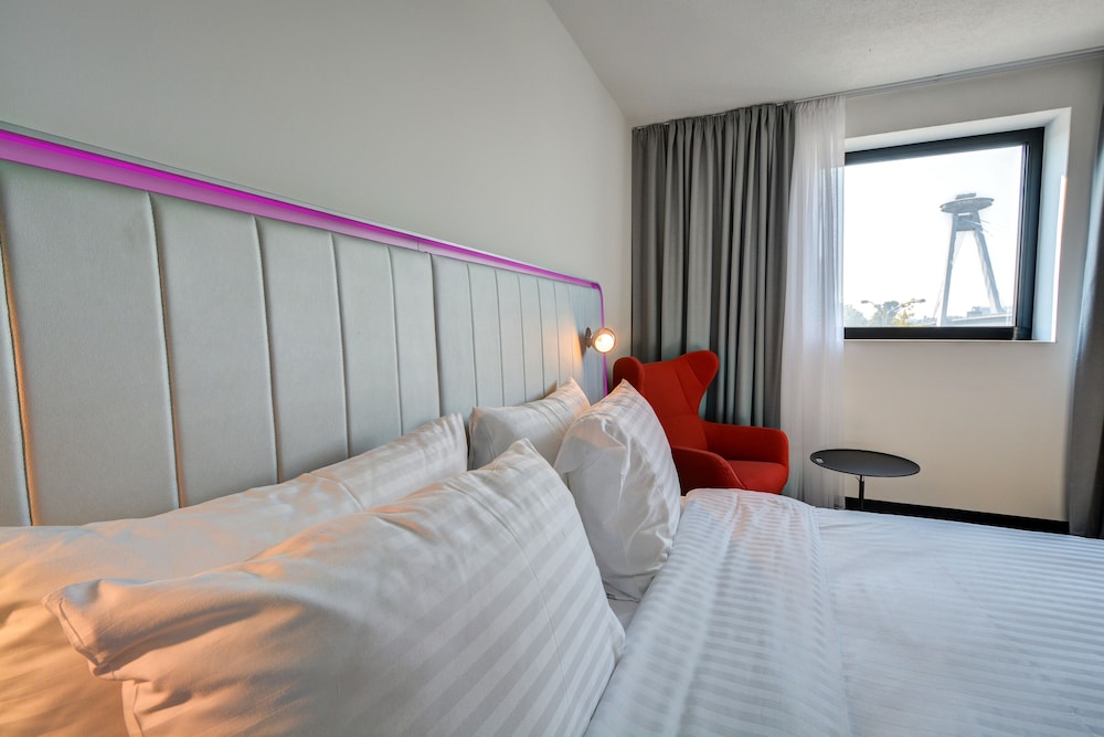غرفة سوبيريور بسريرين منفصلين بإطلالة على النهر، Park Inn by Radisson Danube Bratislava 3/6