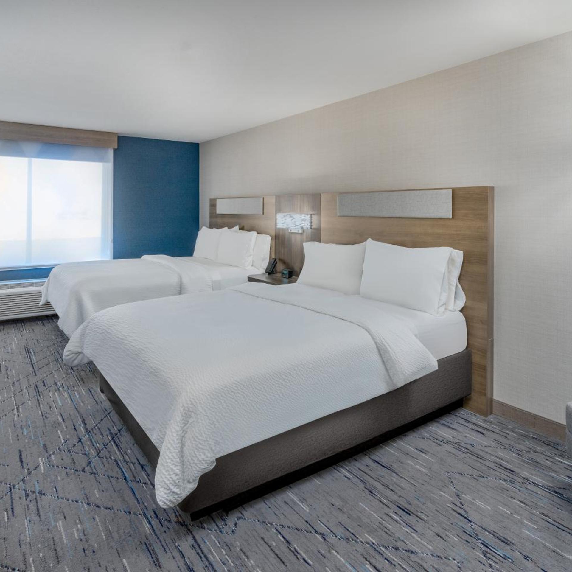 Standard, 2 Queen Beds, Bathtub, Accessible