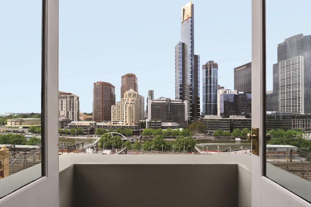 Rendezvous Hotel Melbourne 62/64