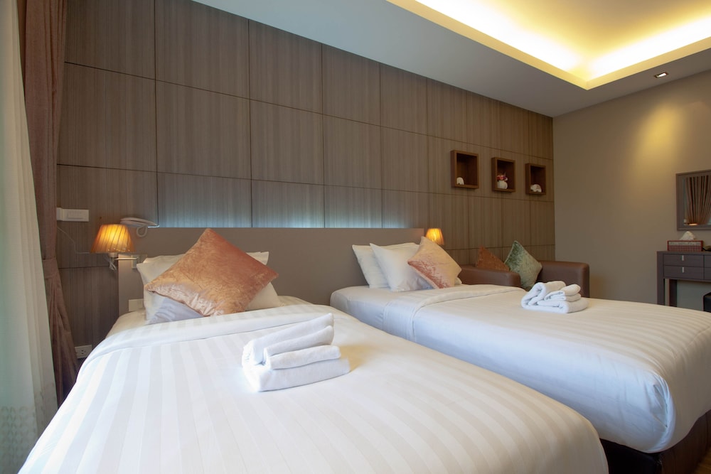 DELUXE, TWIN BEDS