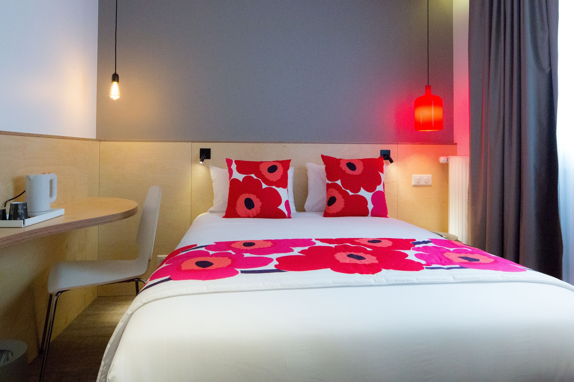 ROOM, SINGLE