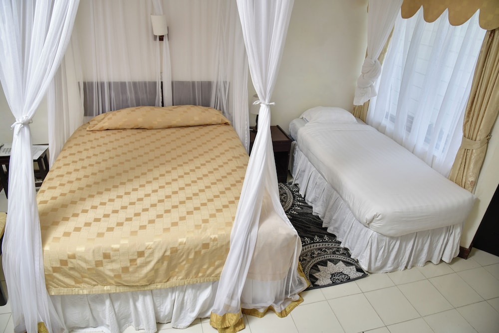 Northcoast Beach Hotel 24/50