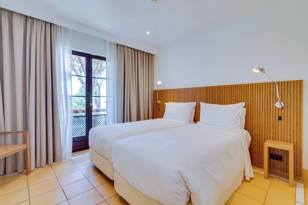3 BEDROOMS, DELUXE, TOWN HOUSE