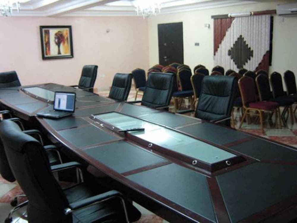 Hymax Grace Hotel And Suites 21/29