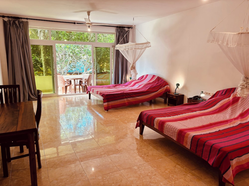 Raja Beach Hotel 18/50