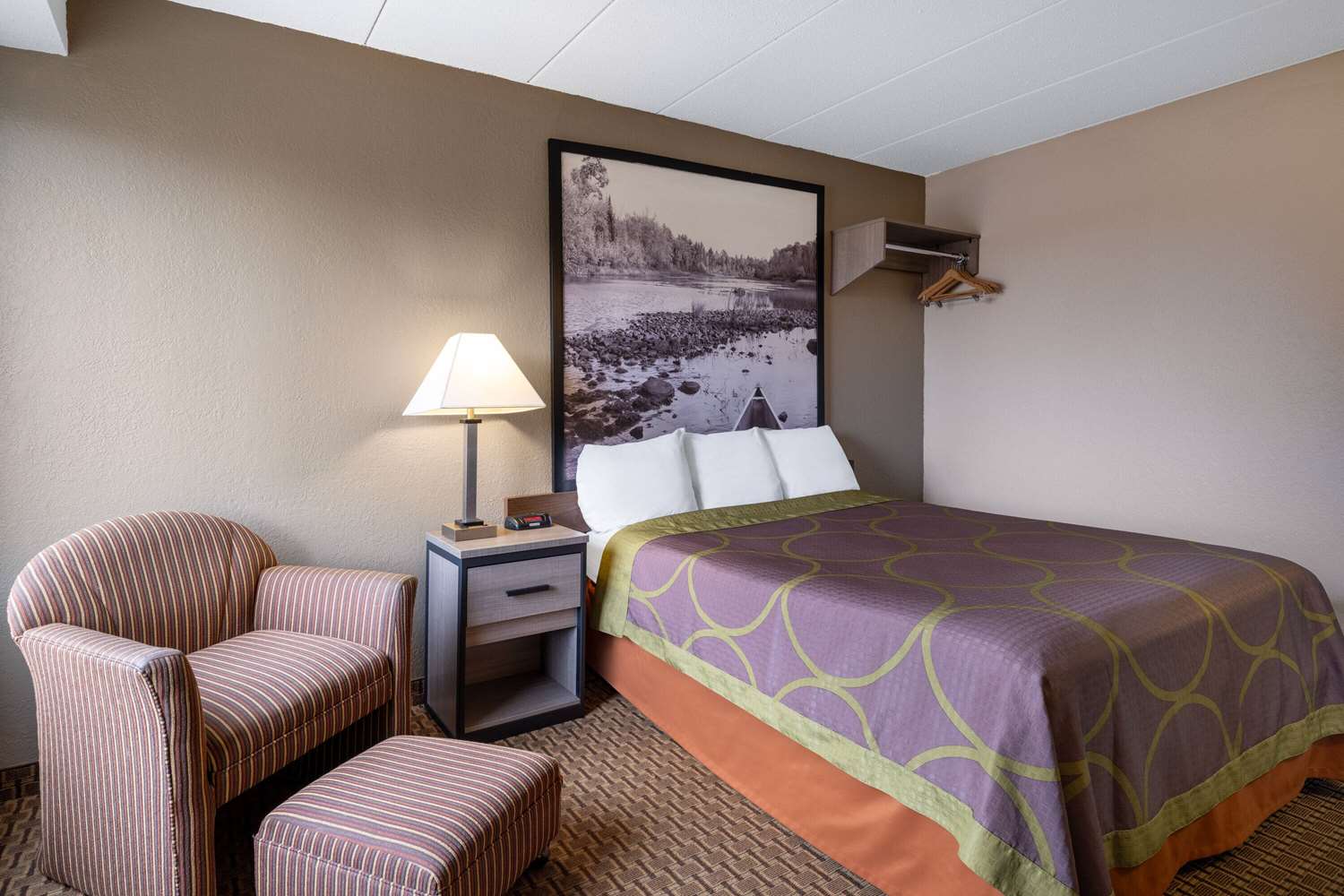 Super 8 by Wyndham Owatonna 5/16