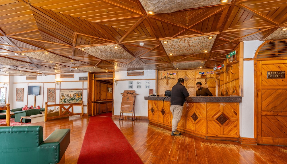 HEEVAN HOTEL 9/50