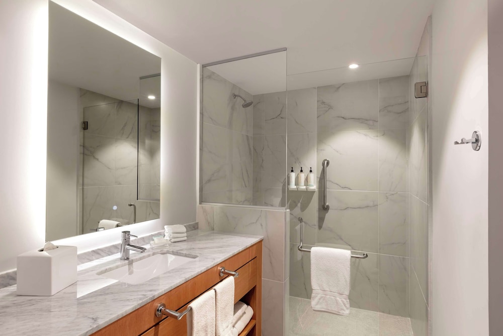 Airport, Junior Suite, King Bed، Hilton Garden Inn Guadalajara Airport 2/2