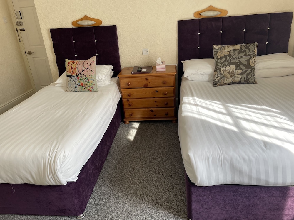 OYO Diamonds Inn 18/70