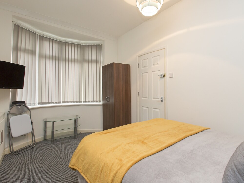 Townhouse Plus @ 40 West St 35/50