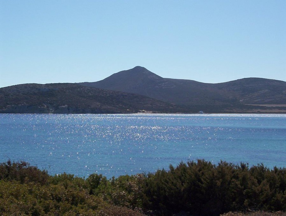 Dolphin Antiparos Villas and Suites 38/50