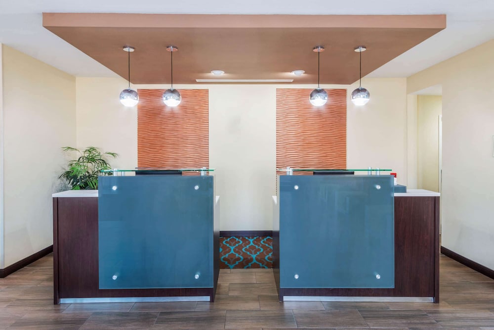 La Quinta Inn & Suites by Wyndham Artesia 3/58