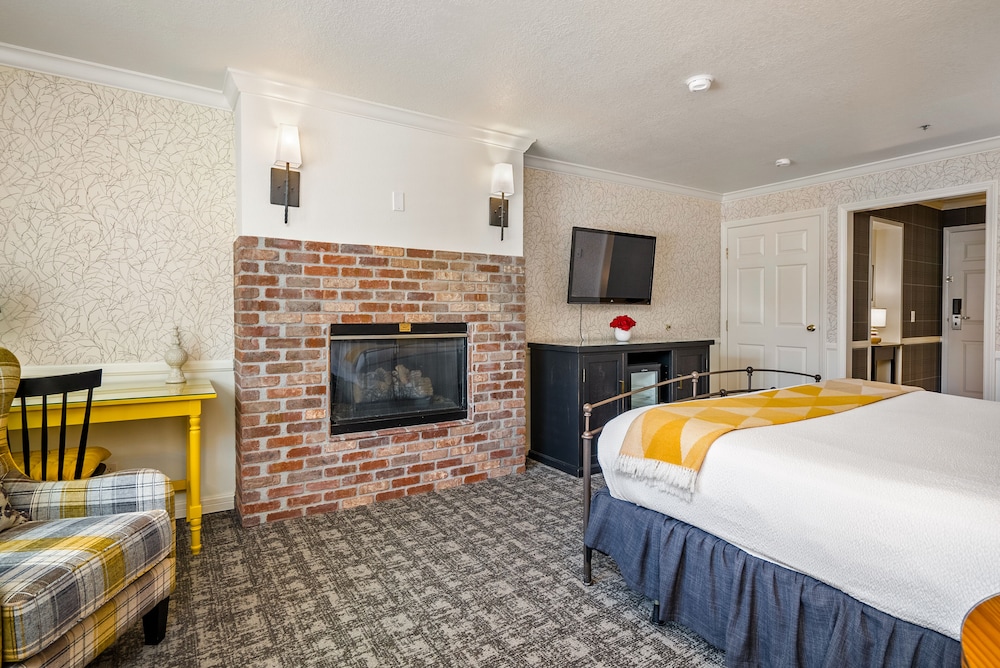 Apple Farm Inn 12/65