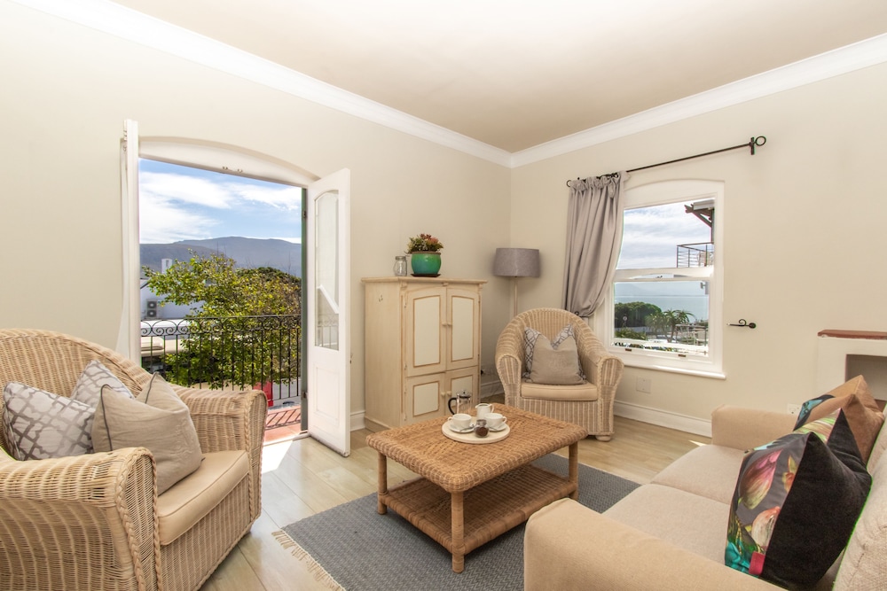 Auberge Burgundy Guest House Hermanus 29/43
