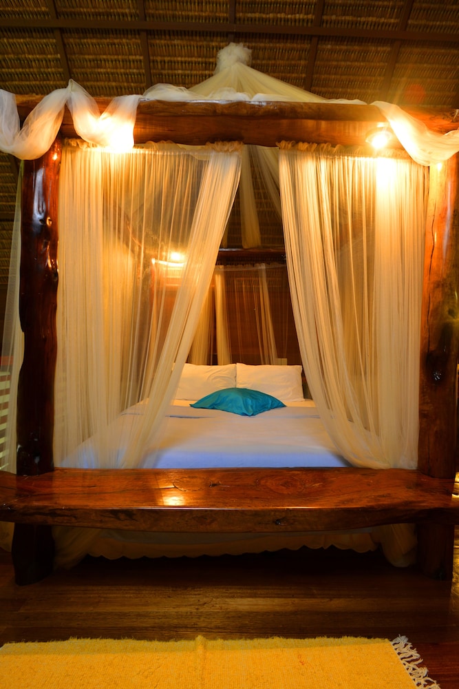 THE SITIO VILLAS AND SUITES 24/34