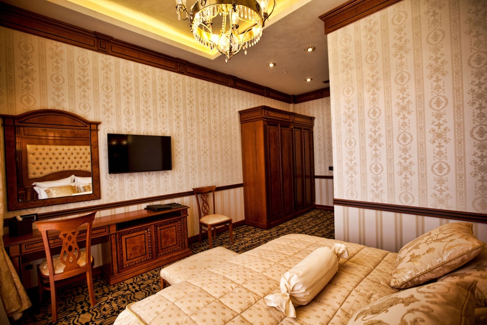 Multi Grand Hotel 7/68