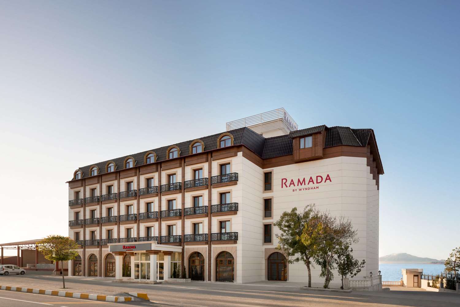 Ramada By Wyndham Van 1/16