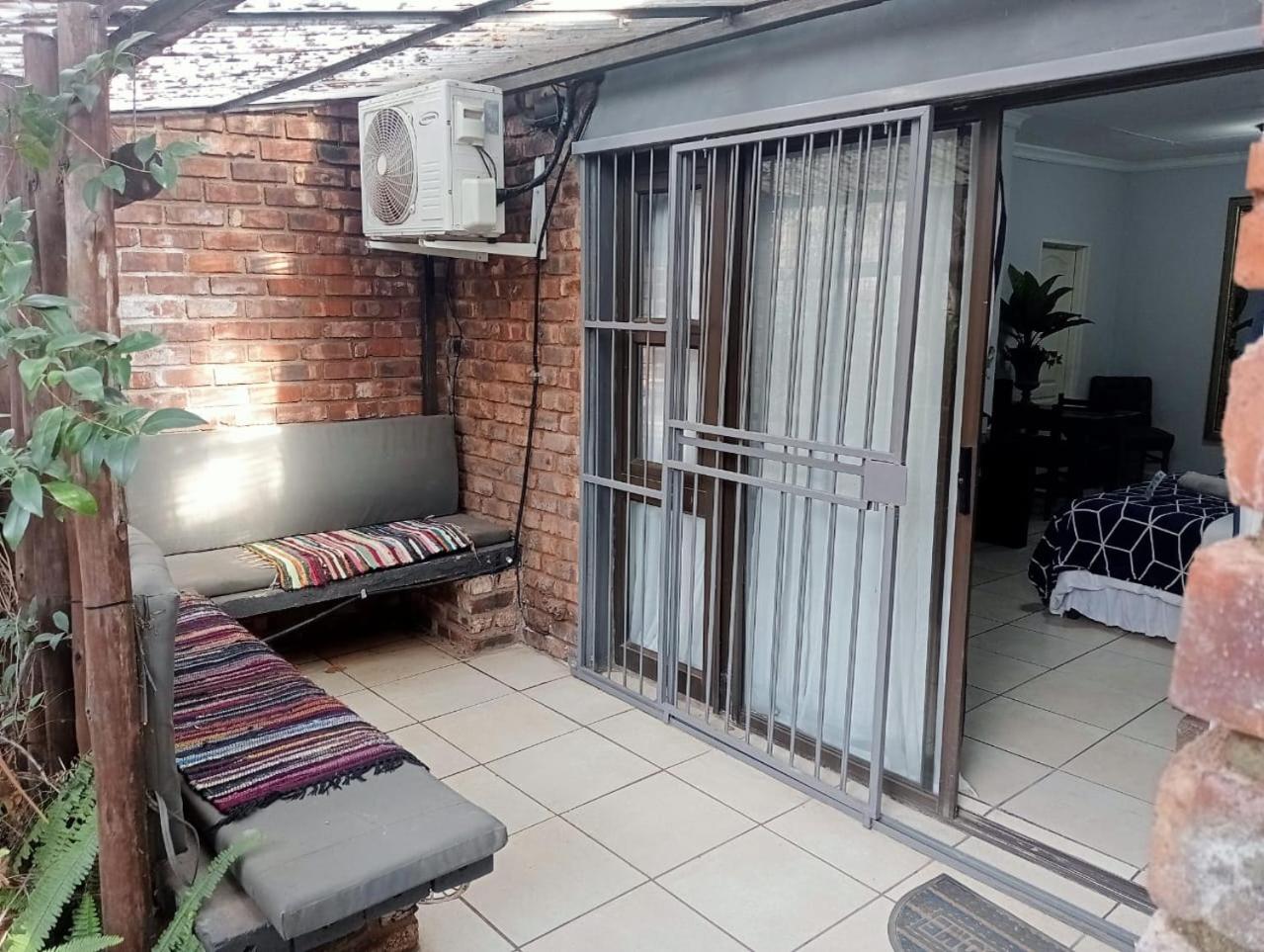 Charis Guesthouse 1/12