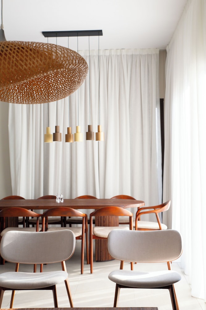 LIV & Co Suites & Villas 24/37
