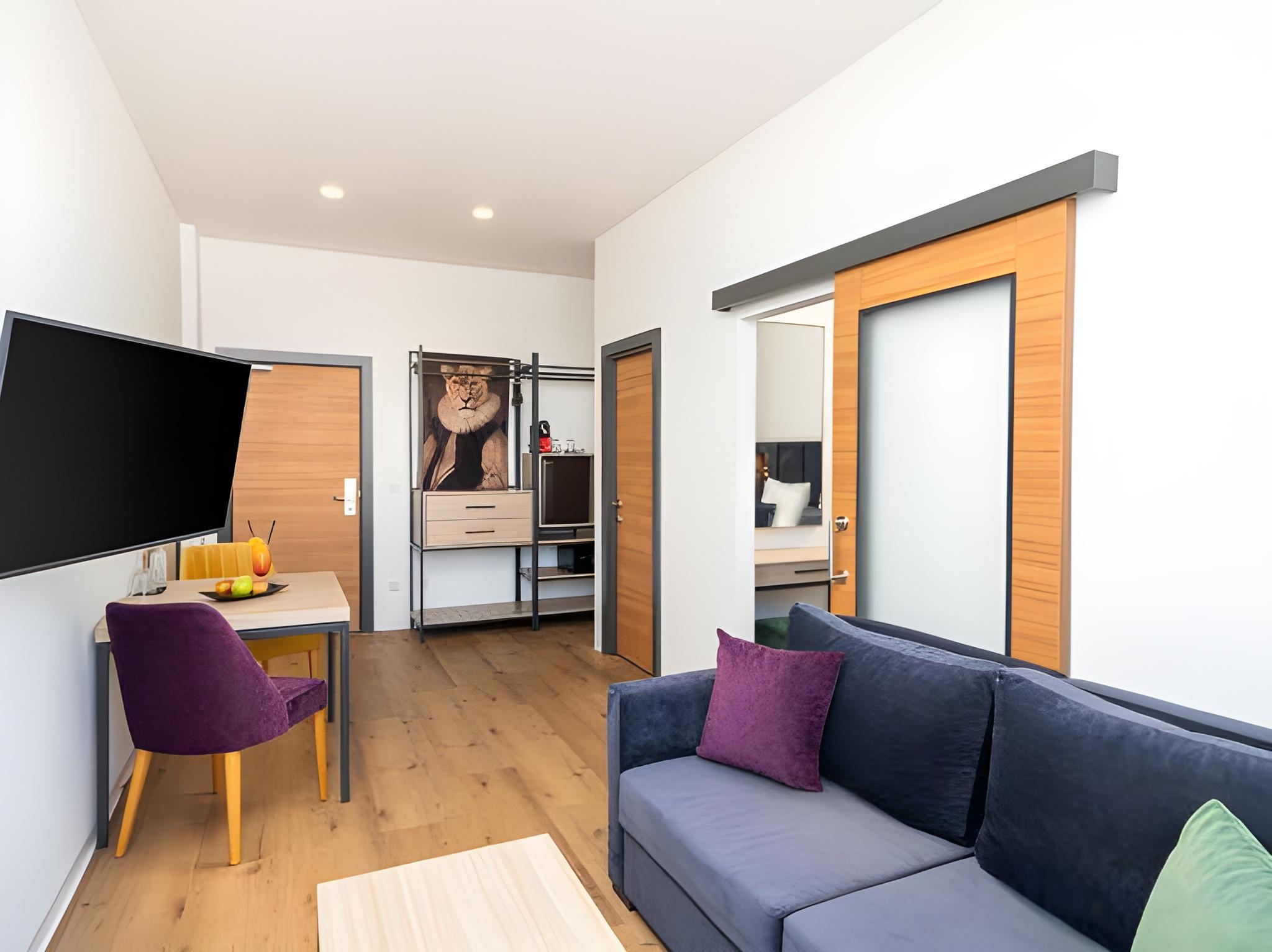 DELUXE, APARTMENT, BALCONY