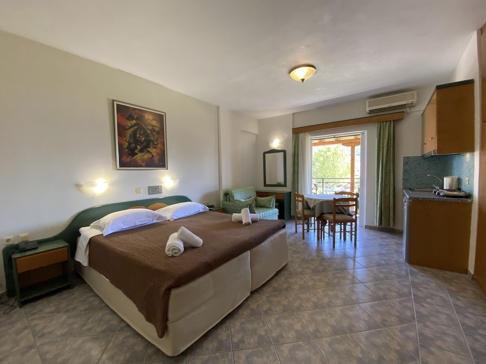 Odeon Hotel 9/50