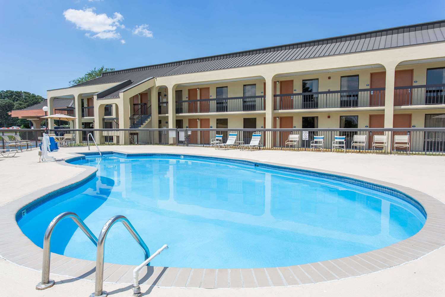 Days Inn by Wyndham Norfolk Airport 4/18