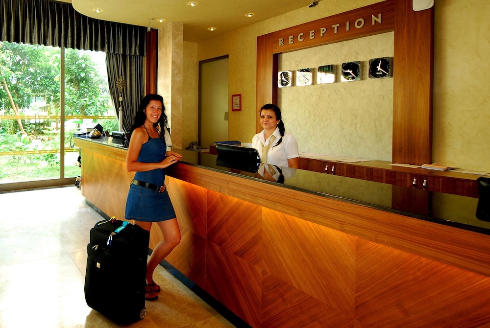 Pasa Beach Hotel 4/28