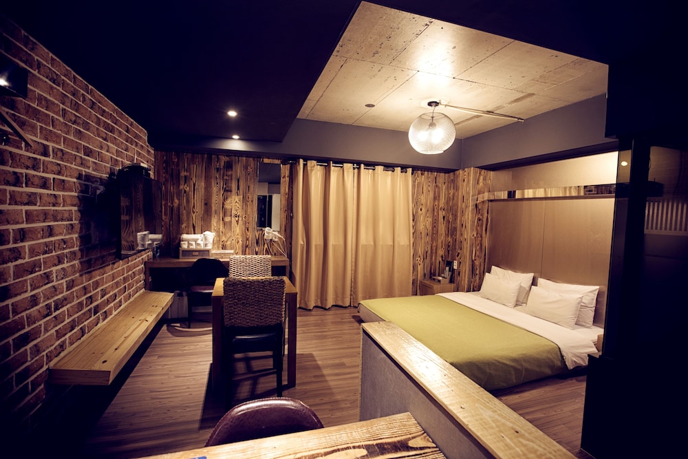 Hotel 109 48/73
