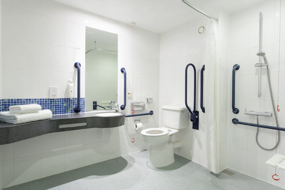 Holiday Inn Express Cheltenham 12/58