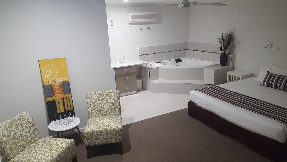 Coastal Bay Motel 12/66