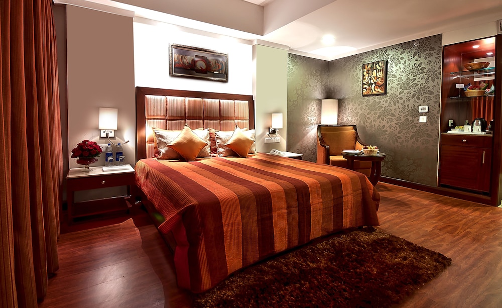 The Golden Plaza Hotel Spa 7/35