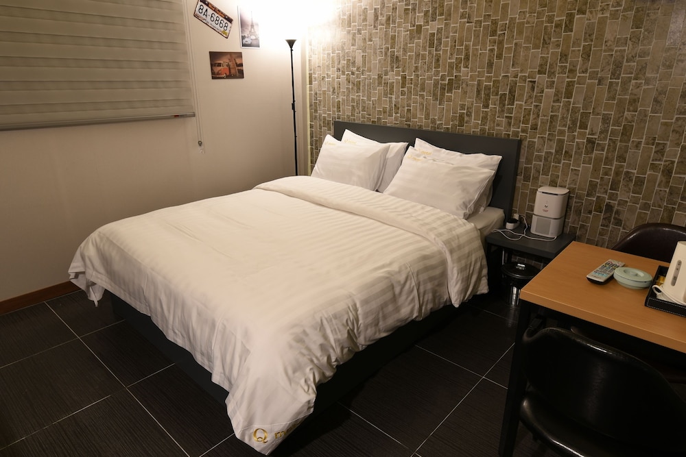 Q Motel 15/49
