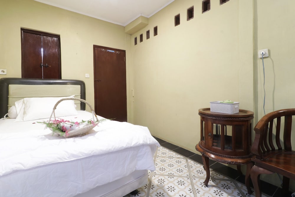 NILA HOUSE, Sharia Family Home Stay by ZUZU 13/73