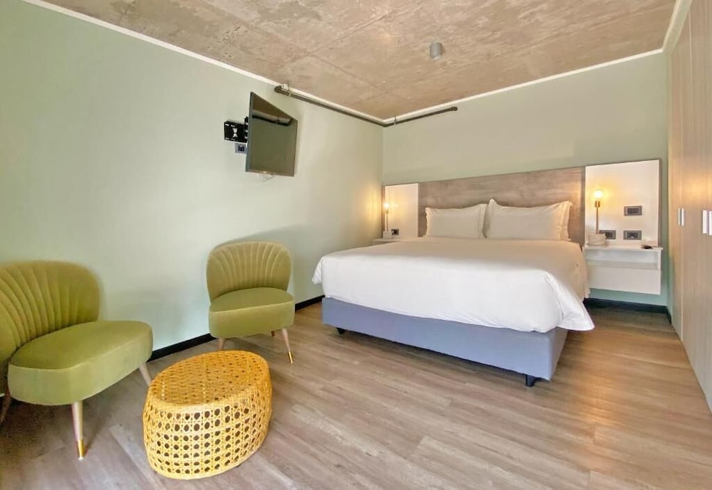 STUDIO, SUITE, QUEEN BED