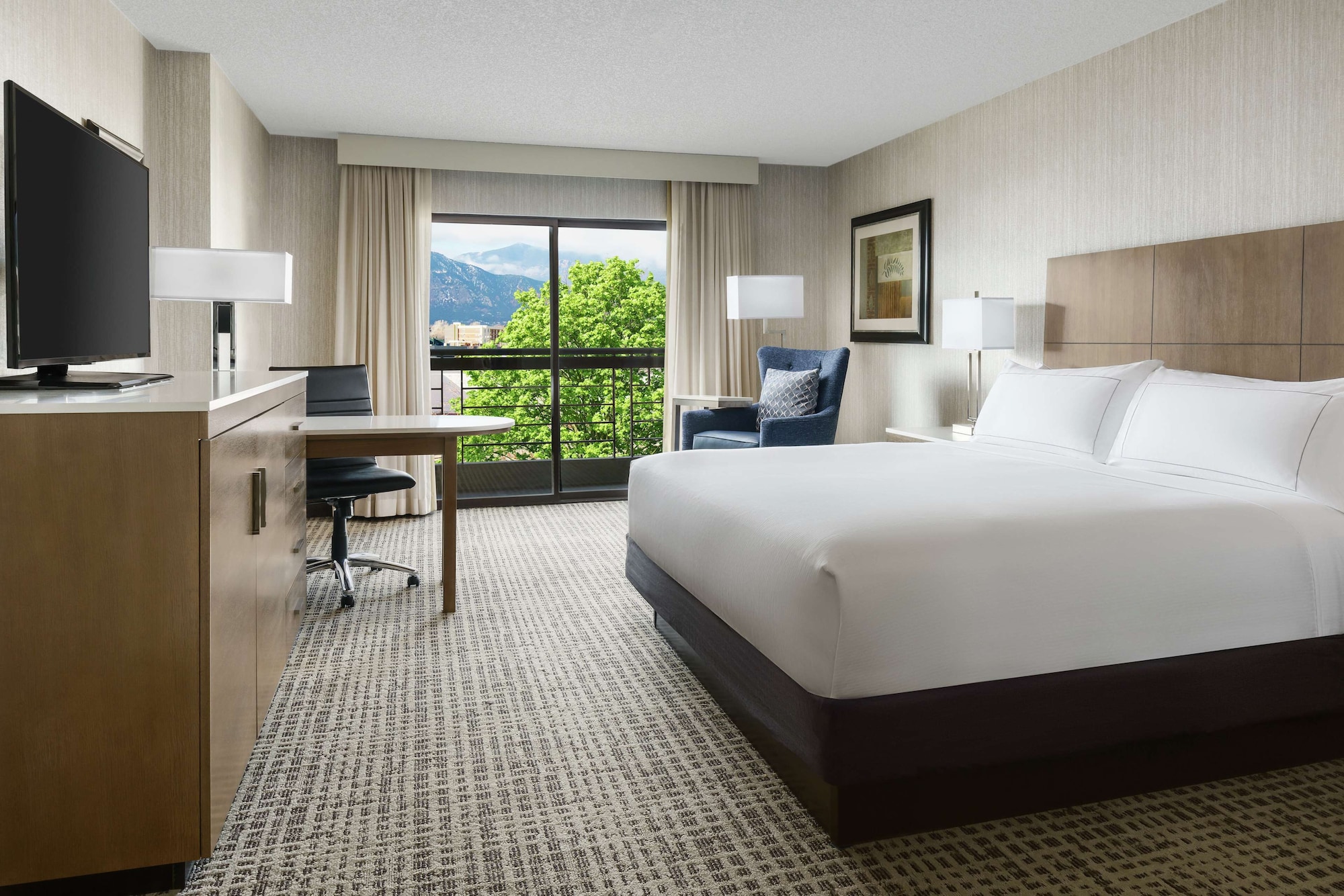 ROOM, KING BED