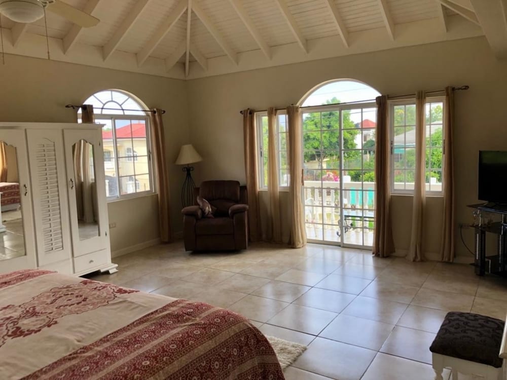 Retreat Guesthouse Luxury Suites 26/50