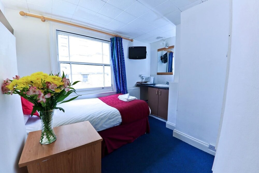 WHITELEAF HOTEL 32/50