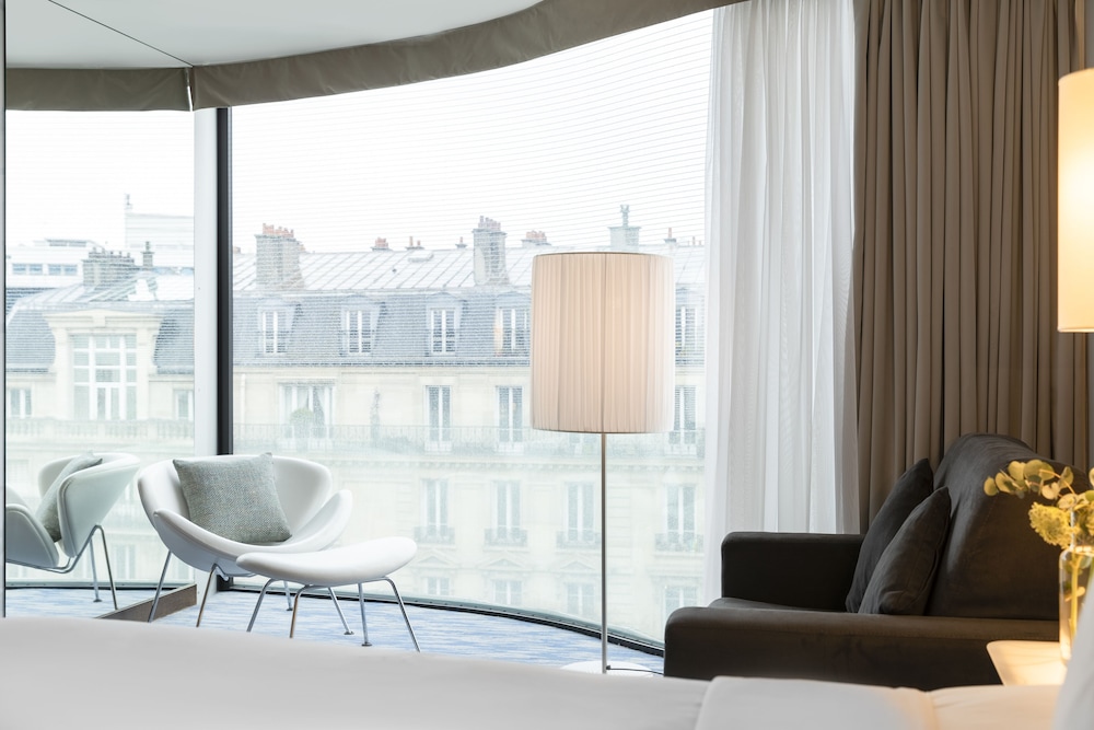 Renaissance Paris Arc de Triomphe Hotel 19/31