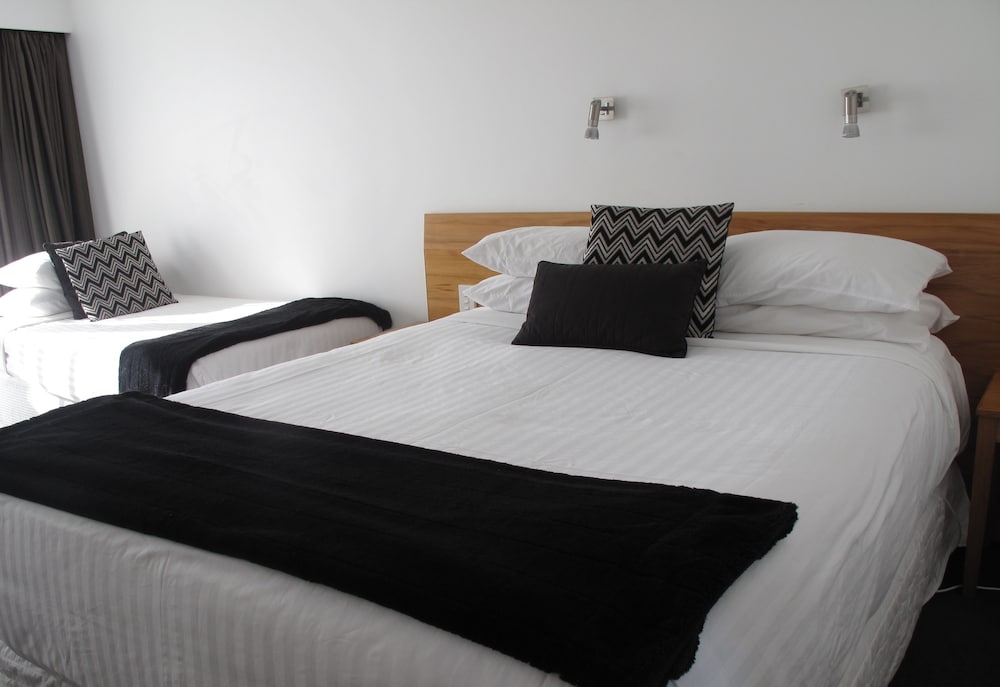 Auto Lodge Motor Inn 16/58