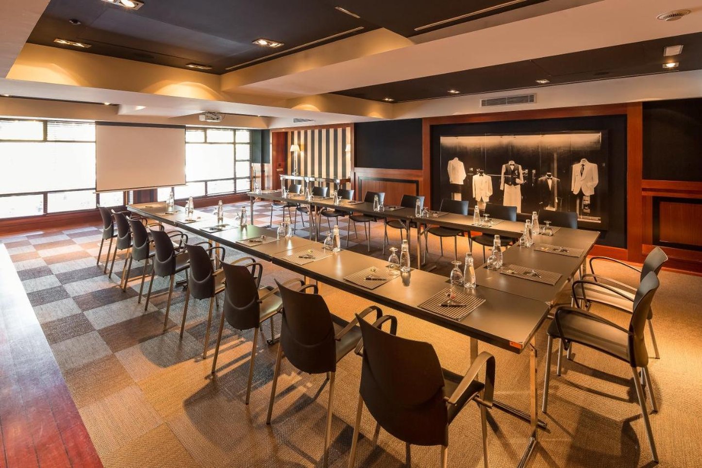 U232 Hotel 52/66