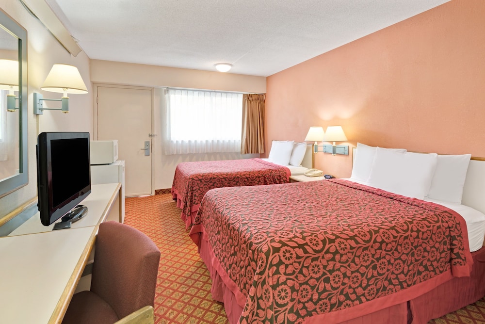 Days Inn by Wyndham Overland Park/Metcalf/Convention Center 8/14