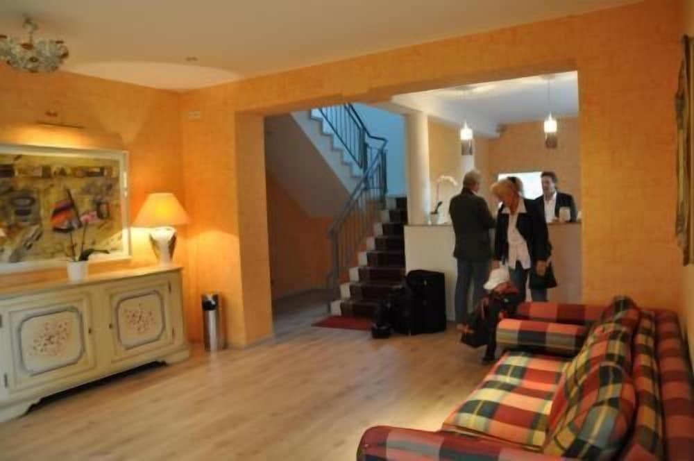 Hotel 4 Hufen 6/23