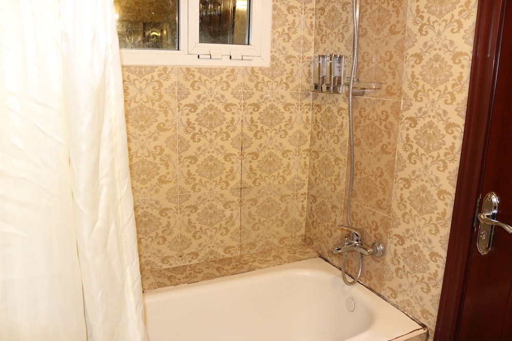 Mariana Hotel 49/50